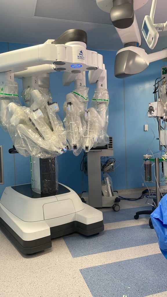 cirugia-robotica-robot-Da-Vinci-Guayaquil-foto-1